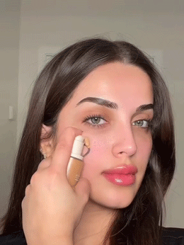 Skinfinite kosteuttava meikkivoide - mahonki